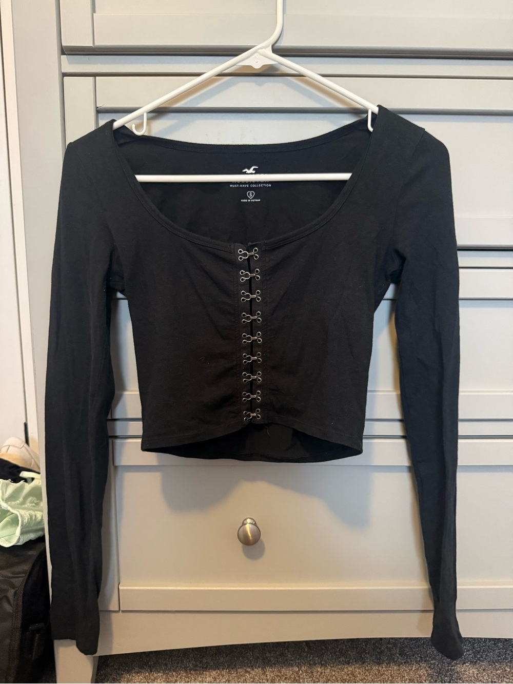 Hollister Black Long-Sleeve Cropped Lace-Up Top